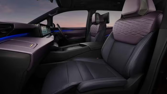 Khoang lái Nissan Elgrand