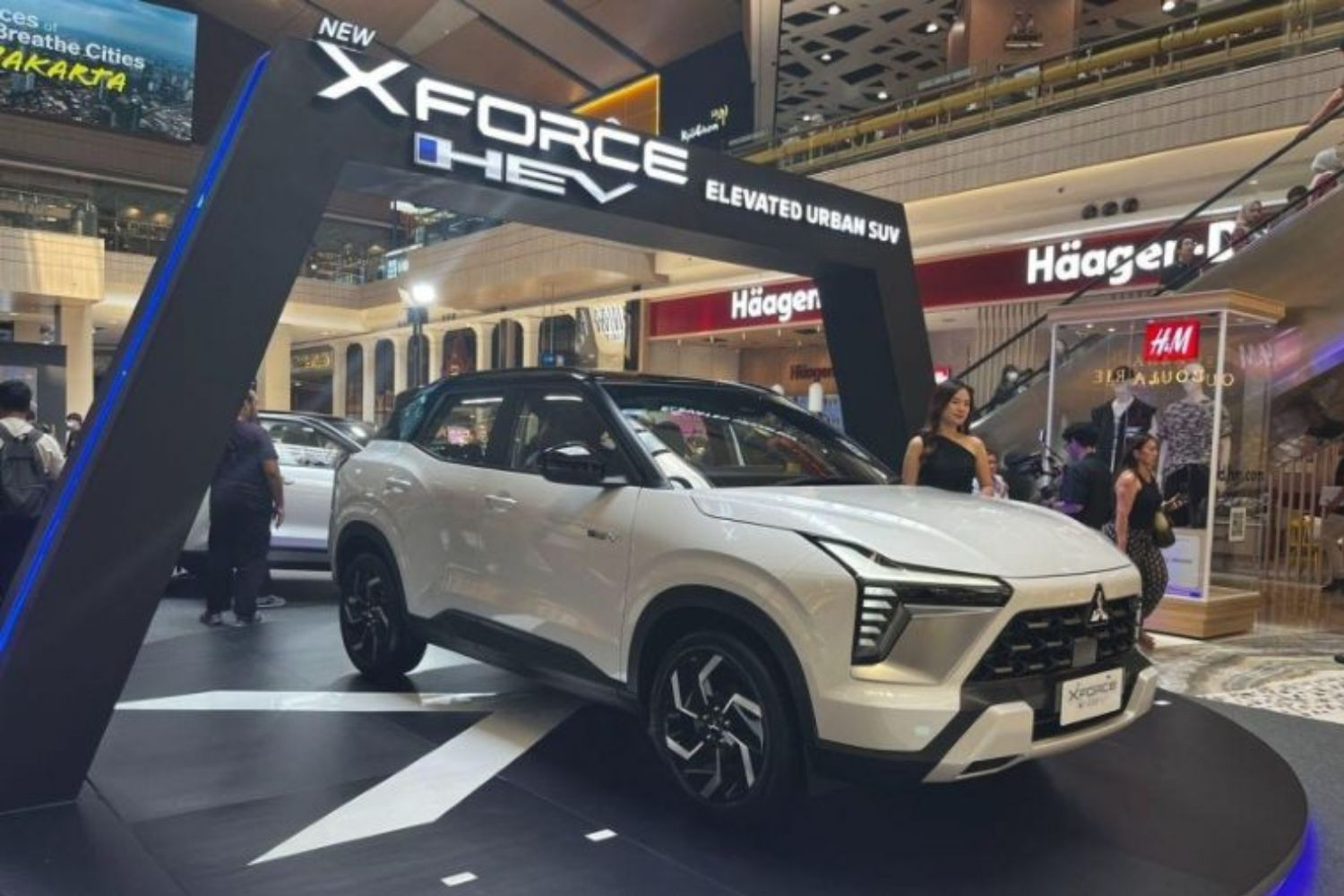 Mitsubishi Xforce <a style='text-decoration: none;' href='/HEV'>HEV</a> chính thức ra mắt