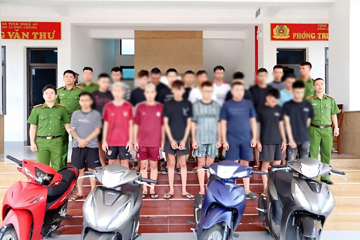 Công an bắt giữ 9 đối tượng nghi vấn, tịch thu 400g ma tuý dạng ‘cỏ tobaco’ cùng nhiều tang vật