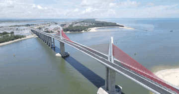 Chỉ hơn 1 tuần nữa, chính thức khai thác cầu vượt biển dài nhất miền Trung, kết thúc hơn 100 năm di chuyển bằng đò của người dân đôi bờ