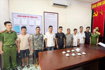 Khởi tố 8 đối tượng khai thác vàng trái phép, thu giữ máy xúc, đầu máy nổ cùng nhiều tang vật tại hiện trường