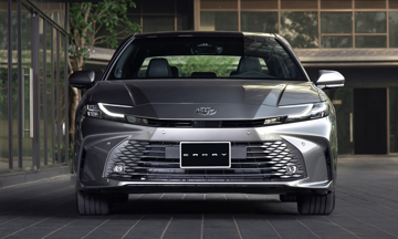 Mẫu sedan từng 'làm mưa làm gió' tại Việt Nam chỉ còn bán bản hybrid, giá giảm tới 140 triệu đồng