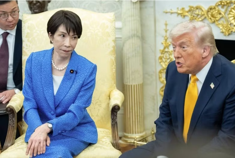 Tổng thống Mỹ Donald Trump và Thủ tướng Nhật Bản Takaichi Sanae tại Phòng Bầu dục trong cuộc hội đàm vào tháng 3. (Ảnh: Bloomberg) Nhật Bản ấm ức vì sự lạnh nhạt của Tổng thống Mỹ Trump? - Ảnh 1.