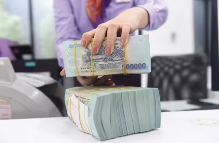 Gửi tiền không nên chỉ chọn ngân hàng lãi suất cao nhất? - Ảnh 1.