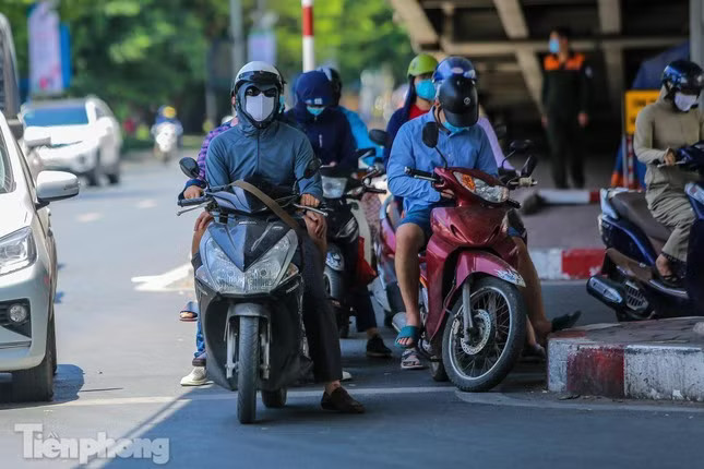 Miền Bắc hôm nay nắng gián đoạn, có lúc có mưa. Miền Bắc nắng nhẹ trước khi đón mưa bão - Ảnh 1.