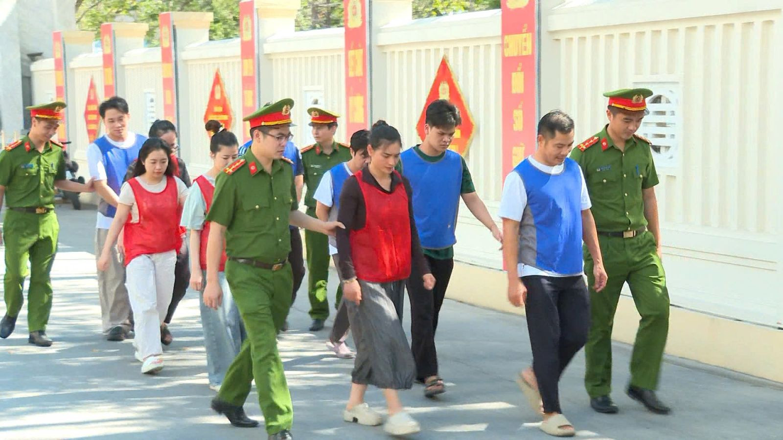 Điều tra một Giám đốc thuộc <a style='text-decoration: none;' href='/PNJ'>PNJ</a> trong đường dây buôn lậu hơn 28.000 viên kim cương - Ảnh 1.