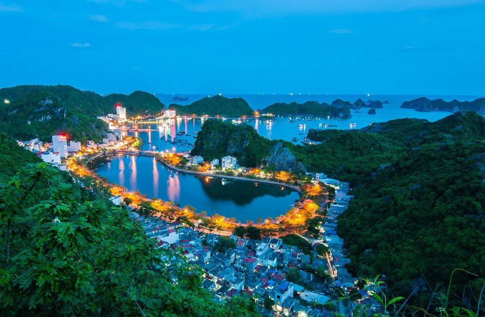 Đảo Cát Bà lung linh huyền ảo về đêm