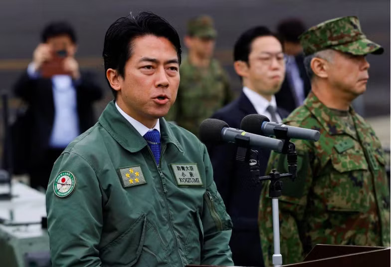 Bộ trưởng Quốc phòng Nhật Bản Shinjiro Koizumi. (Ảnh: Reuters) Bộ trưởng Quốc phòng Nhật Bản chạm vào ‘điều cấm kỵ’ - Ảnh 1.
