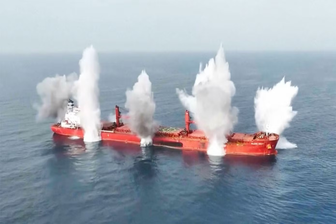Phong tỏa Bab el-Mandeb có thể châm ngòi cú sốc kinh tế toàn cầu mới - Ảnh 4.