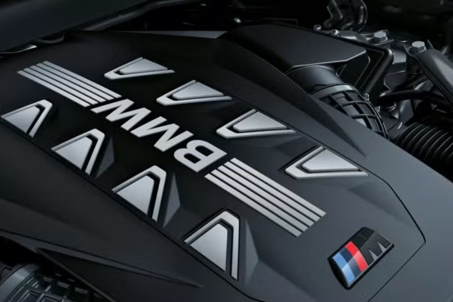 Động cơ V8 của BMW X6 M60i 2027