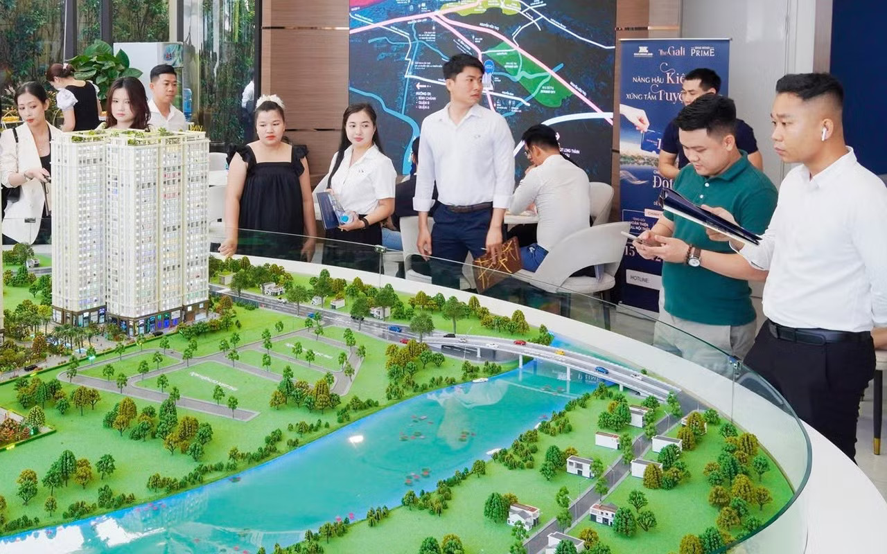 Lãi suất tăng khiến người mua bất động sản thận trọng - Ảnh 3.