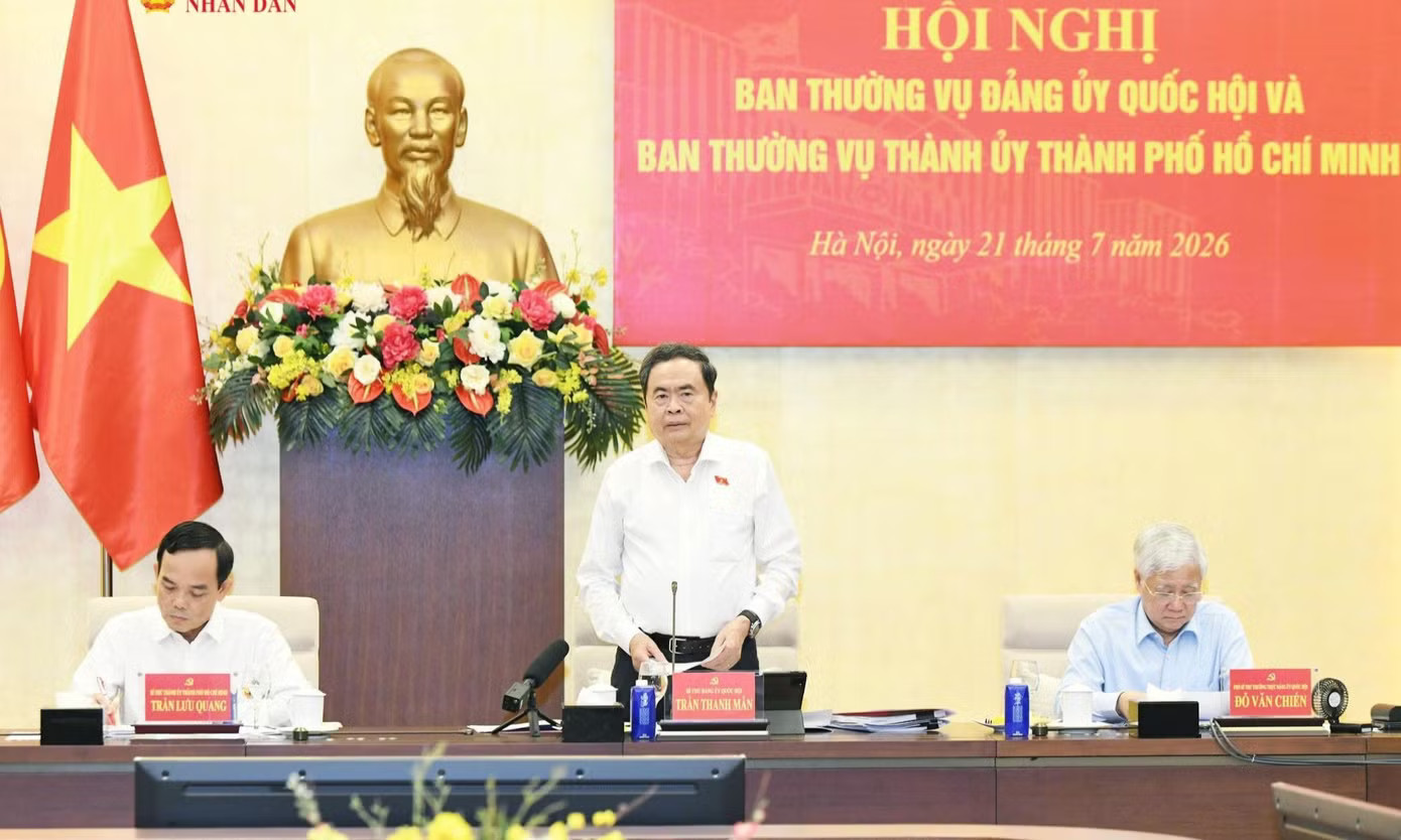 Chủ tịch Quốc hội Trần Thanh Mẫn chủ trì Hội nghị. (Ảnh: Lâm Hiển) Chủ tịch Quốc hội: Phân quyền cho đô thị đặc biệt trong xây dựng thể chế - Ảnh 1.