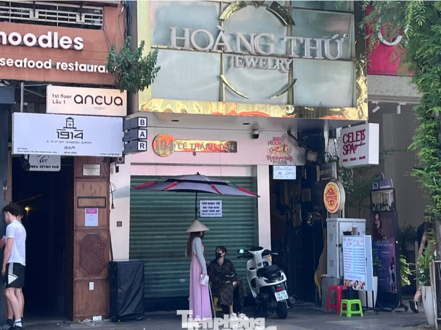 Đóng cửa hàng loạt, nhiều tiệm kim cương ở TPHCM đổ lỗi cho khách hàng - Ảnh 5.