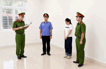 Bắt nữ chủ shop SN 1998, tịch thu 283 tang vật đang được bày bán, trị giá hơn 3,95 tỷ đồng