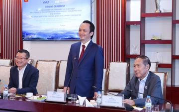 Ông Trịnh Văn Quyết vừa ký hợp đồng với doanh nghiệp Mỹ