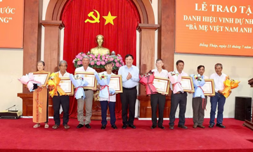 Phong tặng danh hiệu vinh dự Nhà nước Bà mẹ Việt Nam Anh hùng cho mẹ Phạm Thị Kiên
