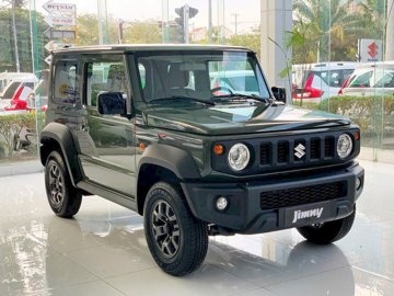 SUV từng khiến khách phải mua 'bia kèm lạc' nay giảm tới 120 triệu đồng vì quá ế