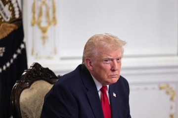 Trợ lý của ông Trump bị cáo buộc 'tuồn' tin mật ra sàn cá cược