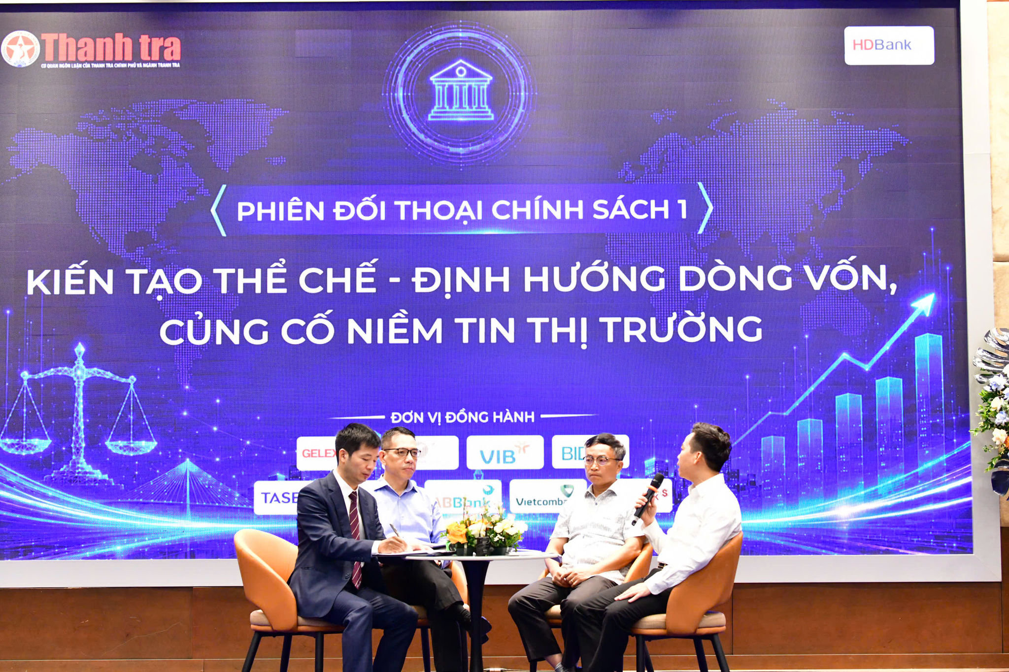 dai-dien-ngan-hang-nha-nuoc-tra-loi-ve-bds.jpg
