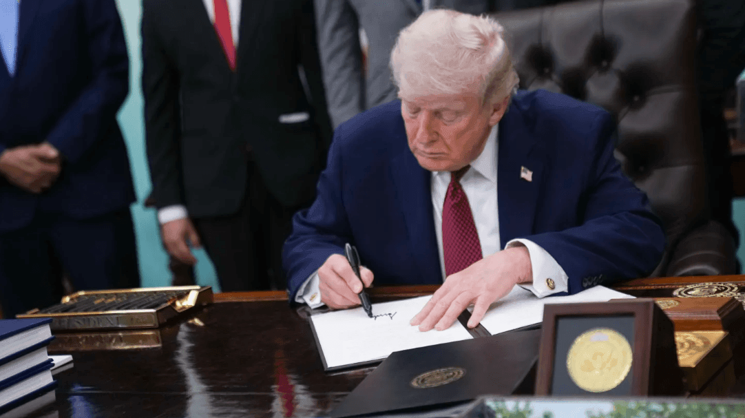 Ông Trump tung đòn thuế mới - Ảnh 1.