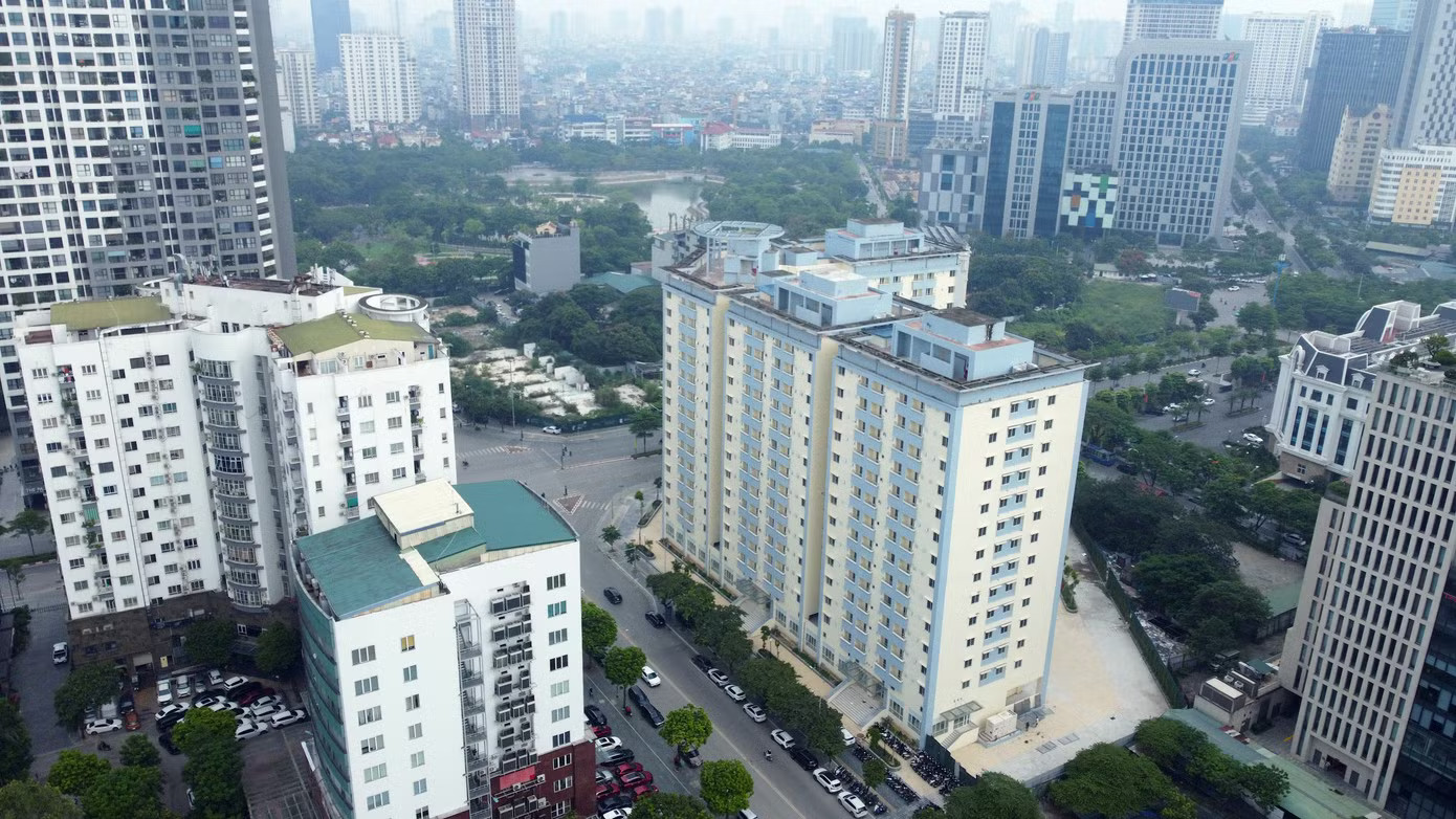 Hà Nội đồng loạt cải tạo, chuyển đổi công năng các khu nhà tái định cư bỏ hoang - Ảnh 1.