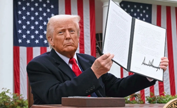 1 phút trước giờ giao dịch phiên 23/7: Tổng thống Donald Trump tung đòn thuế mới, VN-Index đối mặt áp lực lớn