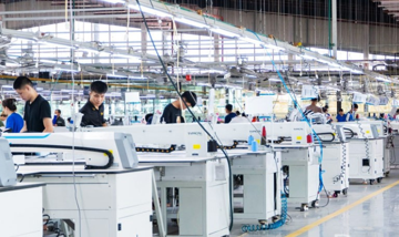 Cổ phiếu doanh nghiệp dệt may tiếp tục 'mò đáy' bất chấp báo lãi kỷ lục trong quý II/2026
