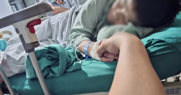 Công an làm việc với những người liên quan vụ bé trai lớp 6 bị nhét dị vật vào hậu môn