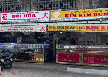 Cảnh khác lạ khi giá vàng giảm không ngừng