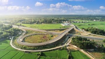 Cao tốc chạy dọc 2 tỉnh thành miền Trung gặp khó