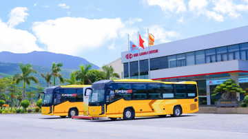 Hãng xe Việt Kim Long Motor bàn giao lô xe bus giường nằm cao cấp cho một ông lớn vận tải