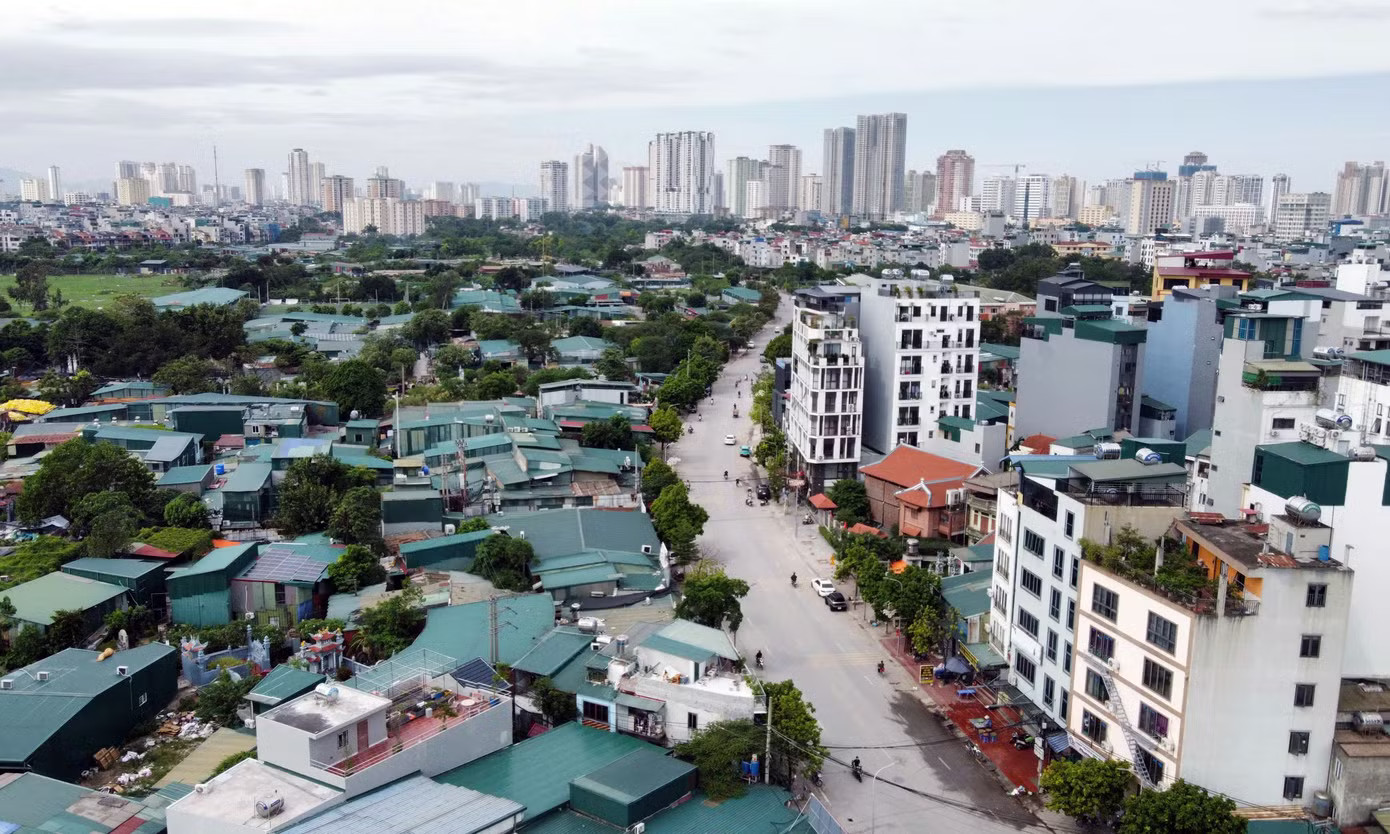 Dự thảo Luật Đất đai (sửa đổi) đề xuất bổ sung trường hợp thửa đất đã có thông báo thu hồi đất còn hiệu lực sẽ không được cấp sổ đỏ. Ảnh: Đình Phong. Sửa Luật Đất đai: Thêm trường hợp dự kiến không được cấp sổ đỏ - Ảnh 1.