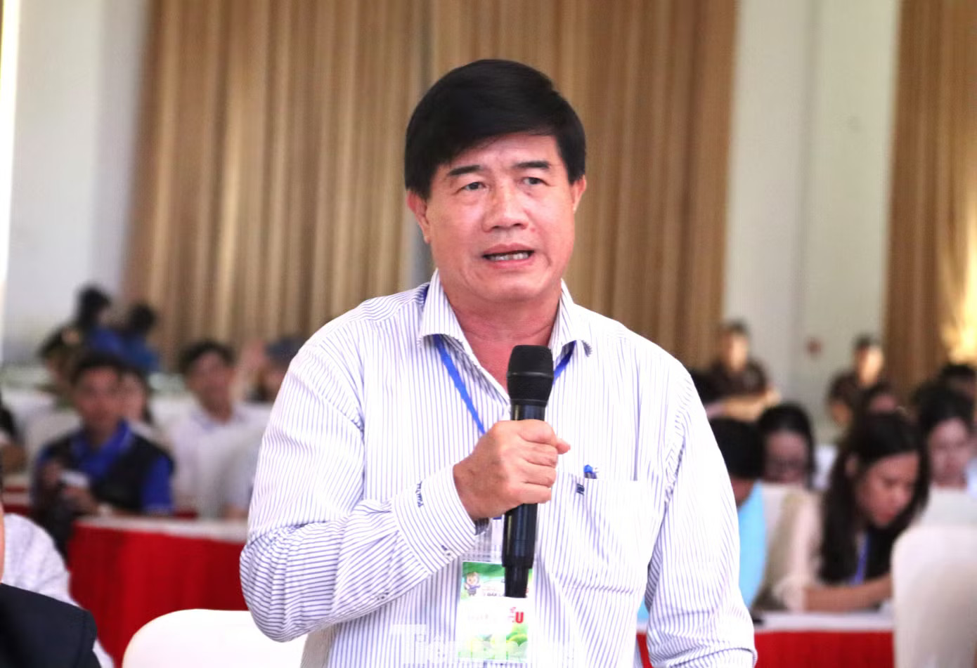 Ông Nguyễn Thiên Văn - Phó Chủ tịch UBND tỉnh Đắk Lắk - chia sẻ tại phiên đấu giá. Đấu giá sầu riêng tại vườn: Bất ngờ về loại A - Ảnh 4.