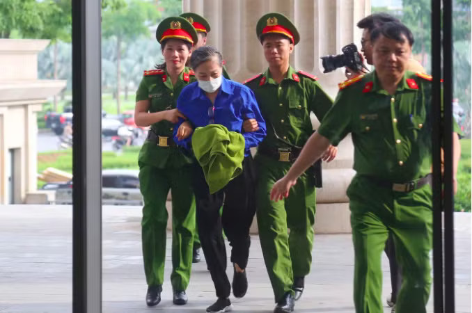 Bà Hoàng Thị Thúy Lan tại phiên sơ thẩm. Cựu Bí thư Tỉnh ủy Vĩnh Phúc Hoàng Thị Thúy Lan hoàn thành thi hành án 48 tỷ đồng - Ảnh 1.