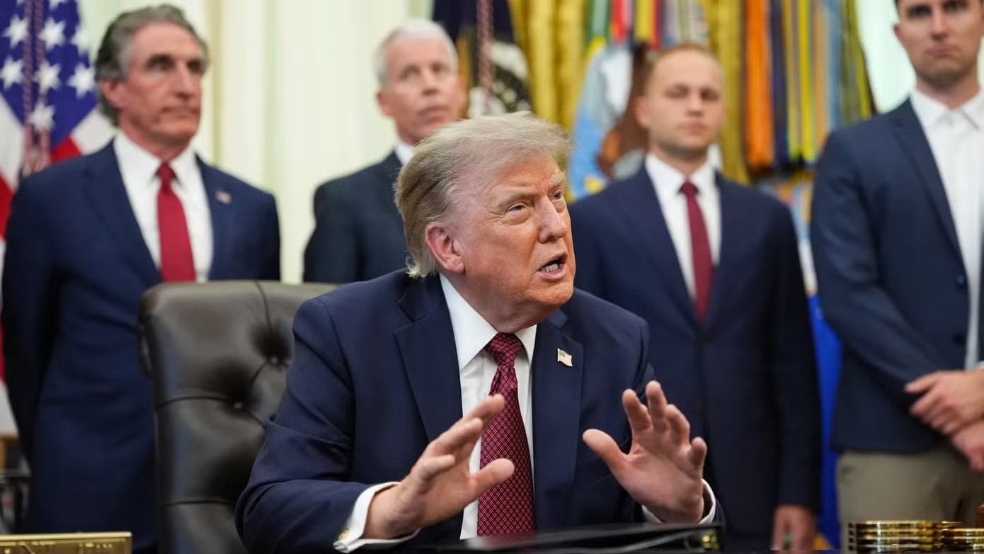 Báo Mỹ: Tổng thống Trump chỉ thị tạm hoãn các cuộc tấn công Iran do cạn kiệt tên lửa đánh chặn - Ảnh 1.