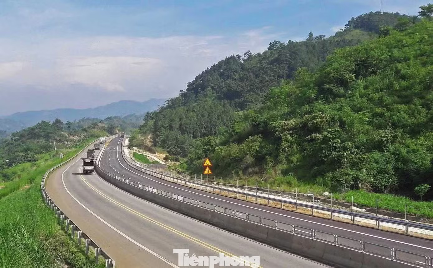 Cao tốc Bắc Kạn - Cao Bằng được thiết kế cho xe lưu thông với tốc độ 80 km/h, quy mô hoàn chỉnh 4 làn xe. Ảnh minh họa: Lộc Liên. Đề xuất gần 30.000 tỷ đồng làm cao tốc Bắc Kạn - Cao Bằng - Ảnh 1.