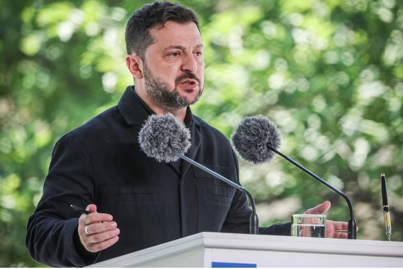 Tổng thống Ukraine Volodymyr Zelensky. (Ảnh: Reuters) Tổng thống Ukraine nói ‘Nga sắp tiếp nhận 30.000 binh sĩ Triều Tiên’ - Ảnh 1.