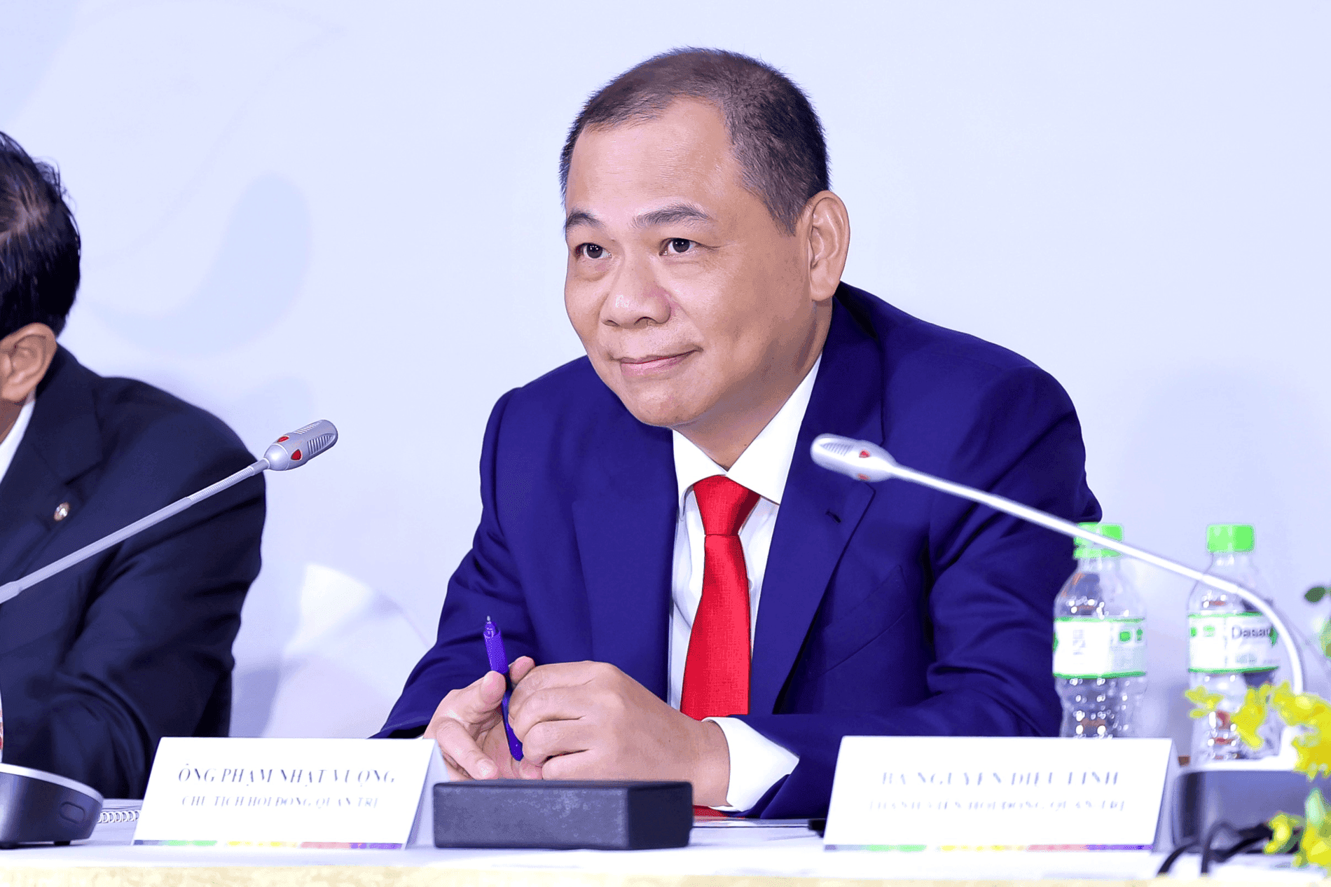pham-nhat-vuong-vingroup-1664.png