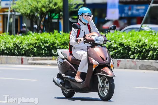 Miền Bắc có hai ngày trời nắng nóng trước khi chuyển mưa lớn. Miền Bắc chuyển nắng nóng trước khi đón mưa lớn - Ảnh 1.