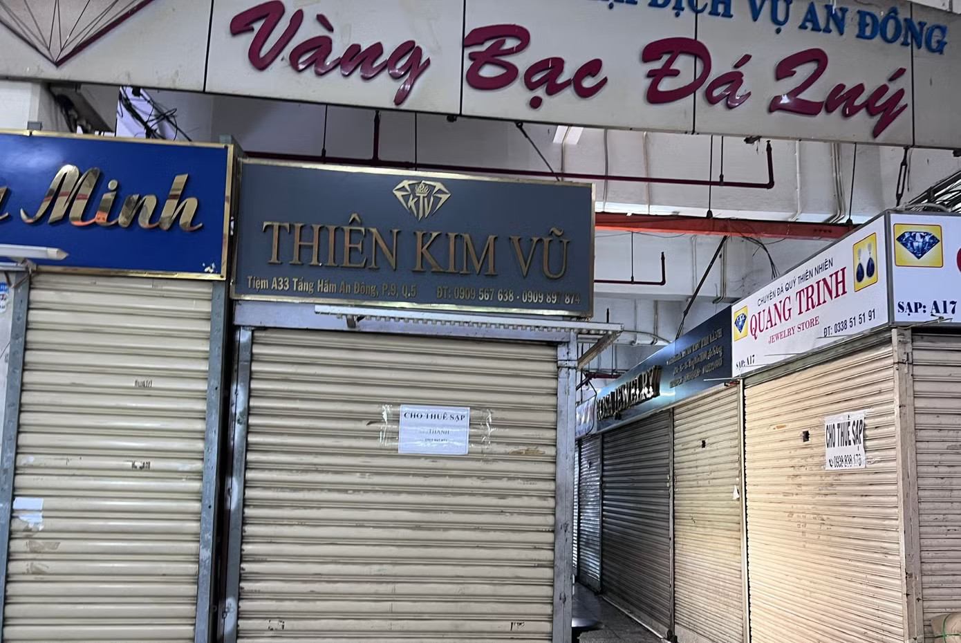 Loạt tiệm vàng, kim cương đóng cửa tại chợ An Đông. Chưa từng có: Hơn 30 doanh nghiệp vàng bạc, kim cương ở TPHCM đóng cửa - Ảnh 1.