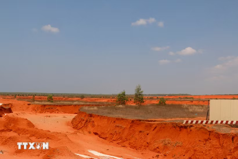 Khu vực xây dựng Hạng mục hàng không dân dụng của sân bay Phan Thiết. (Ảnh: Nguyễn Thanh/TTXVN)