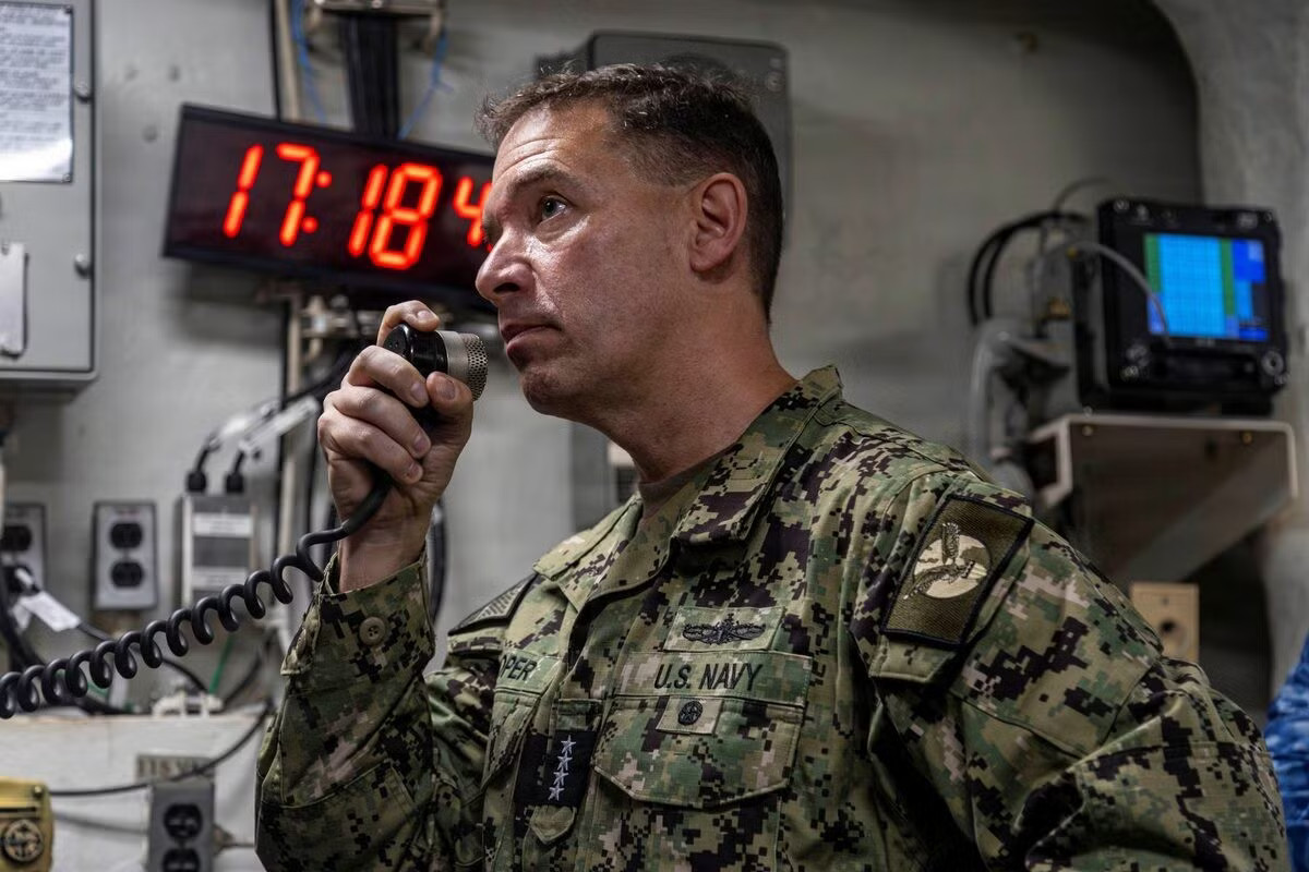 Tư lệnh Bộ Chỉ huy Trung tâm Mỹ (CENTCOM) Brad Cooper. (Ảnh: Reuters) Lộ diện người thuyết phục Tổng thống Mỹ dừng tấn công Iran - Ảnh 1.