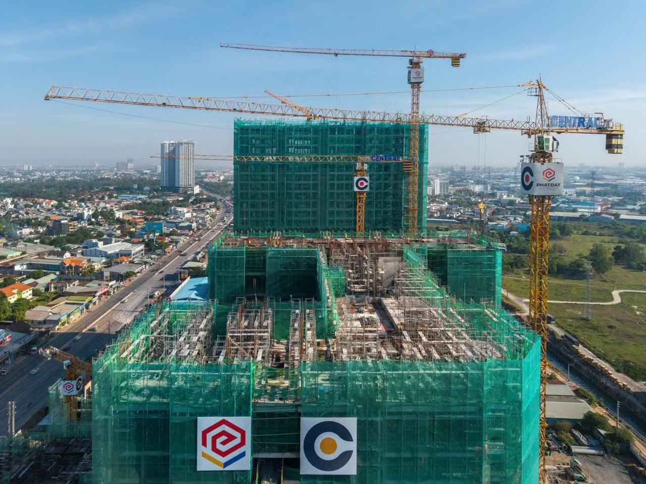 Bỏ công chứng đất đai sẽ để lại nhiều hệ luỵ cho thị trường bất động sản. Bỏ công chứng bất động sản: Kiểm soát rủi ro bằng cách nào? - Ảnh 4.