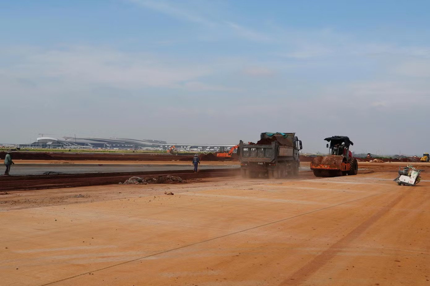 Đường băng số 2 sân bay Long Thành đang tăng tốc về đích - Ảnh 2.