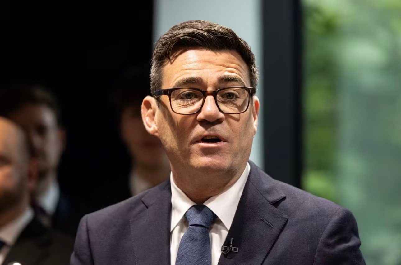 Tân Thủ tướng Anh Andy Burnham. (Ảnh: Reuters) Tổng thống Ukraine trở thành nguyên thủ nước ngoài đầu tiên được tân Thủ tướng Anh tiếp đón - Ảnh 1.
