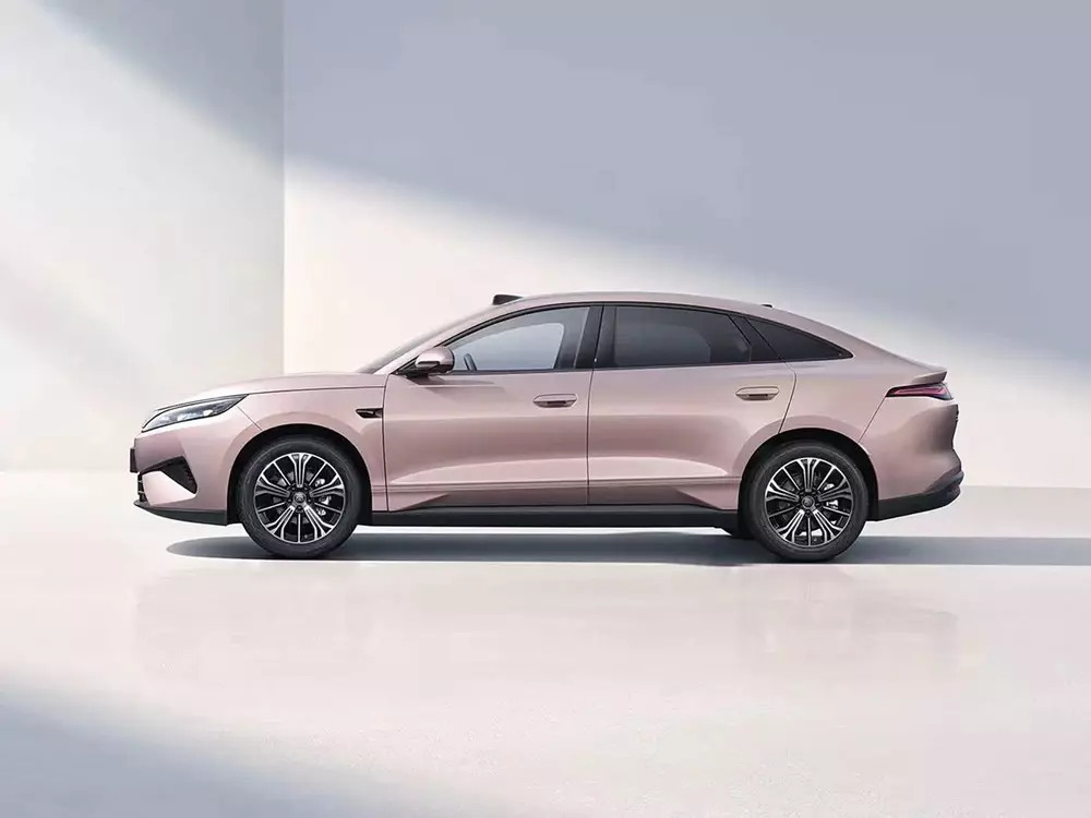 Mẫu sedan cỡ D có kích thước ngang Toyota Camry, giá chỉ từ 402 triệu đồng - Ảnh 3.