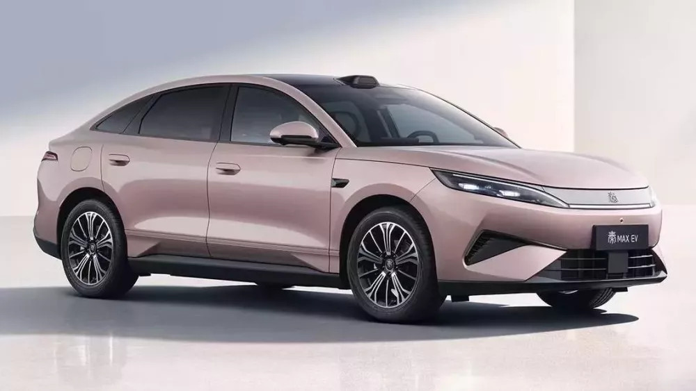 Mẫu sedan cỡ D có kích thước ngang Toyota Camry, giá chỉ từ 402 triệu đồng - Ảnh 1.