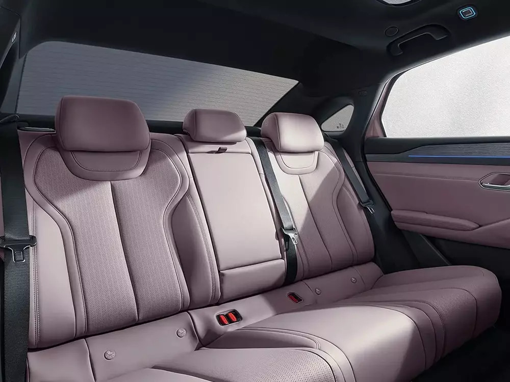 Mẫu sedan cỡ D có kích thước ngang Toyota Camry, giá chỉ từ 402 triệu đồng - Ảnh 5.
