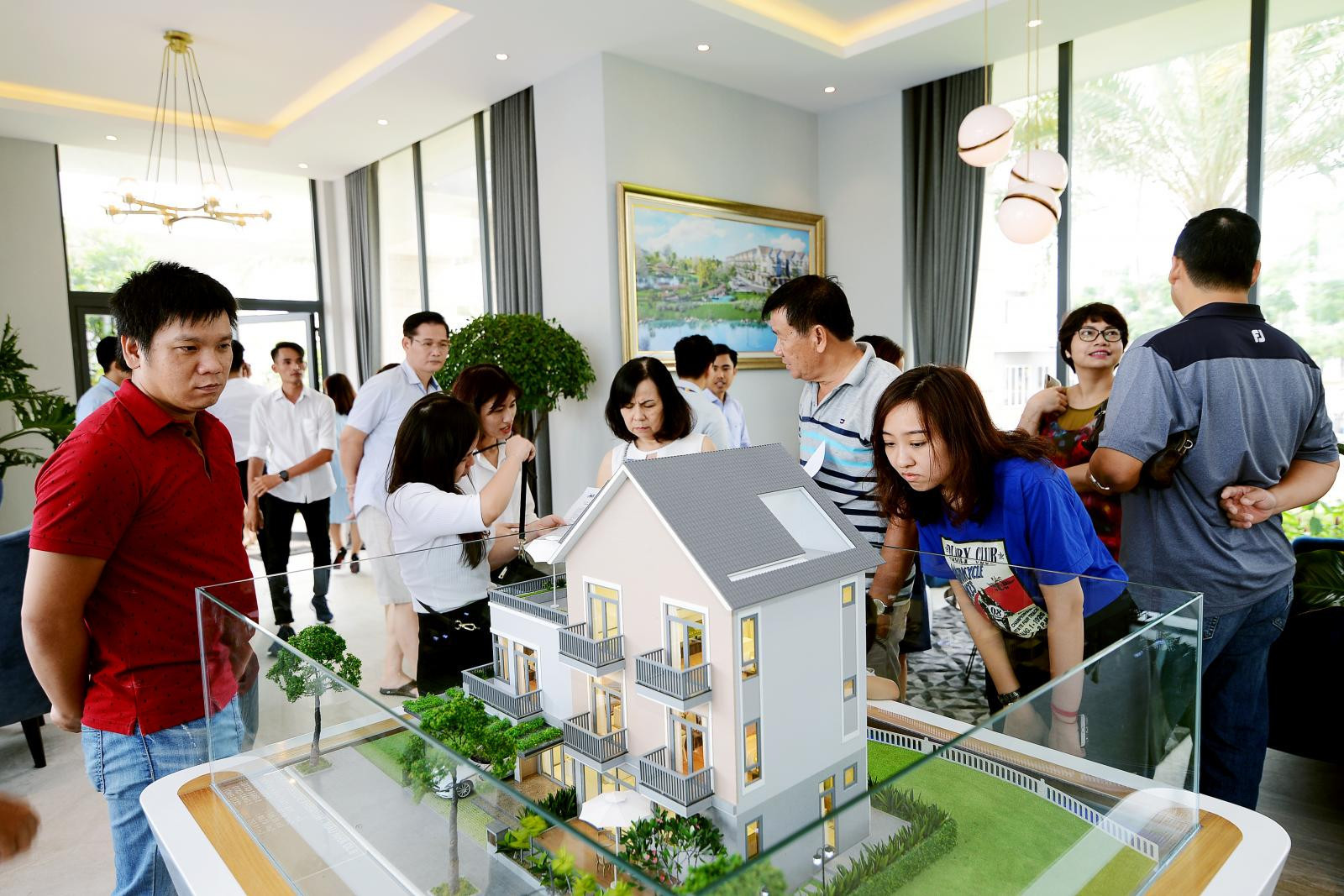 Lãi suất tăng vọt 16,5%: CEO Tô Anh Hùng cảnh báo bẫy thanh khoản của thị trường bất động sản - Ảnh 1.
