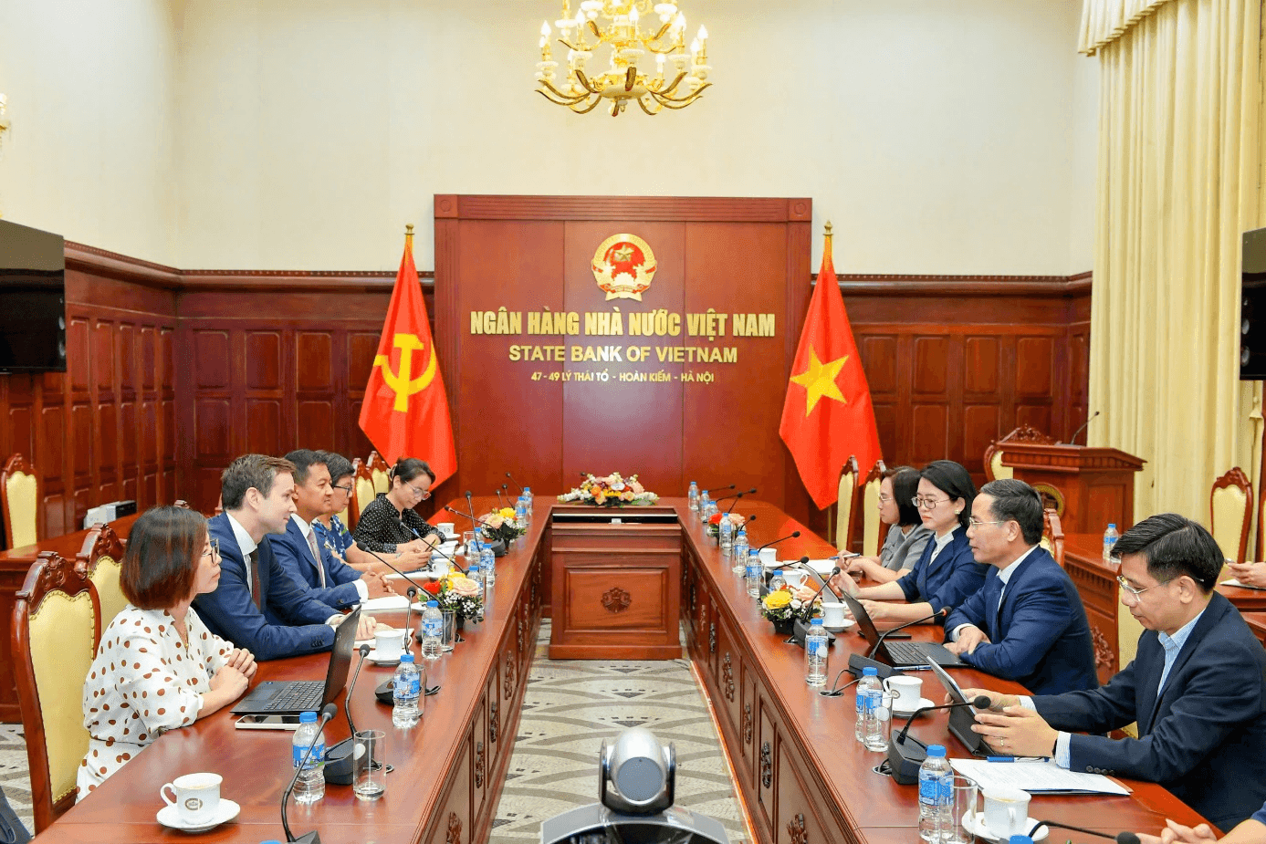 27.7. 01.Thống đốc Phạm Đức Ấn làm việc với Trưởng đại diện đương nhiệm và kế nhiệm của IMF